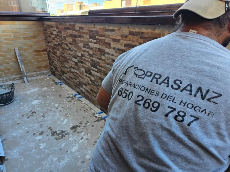 Trabajo en fachada de piedra